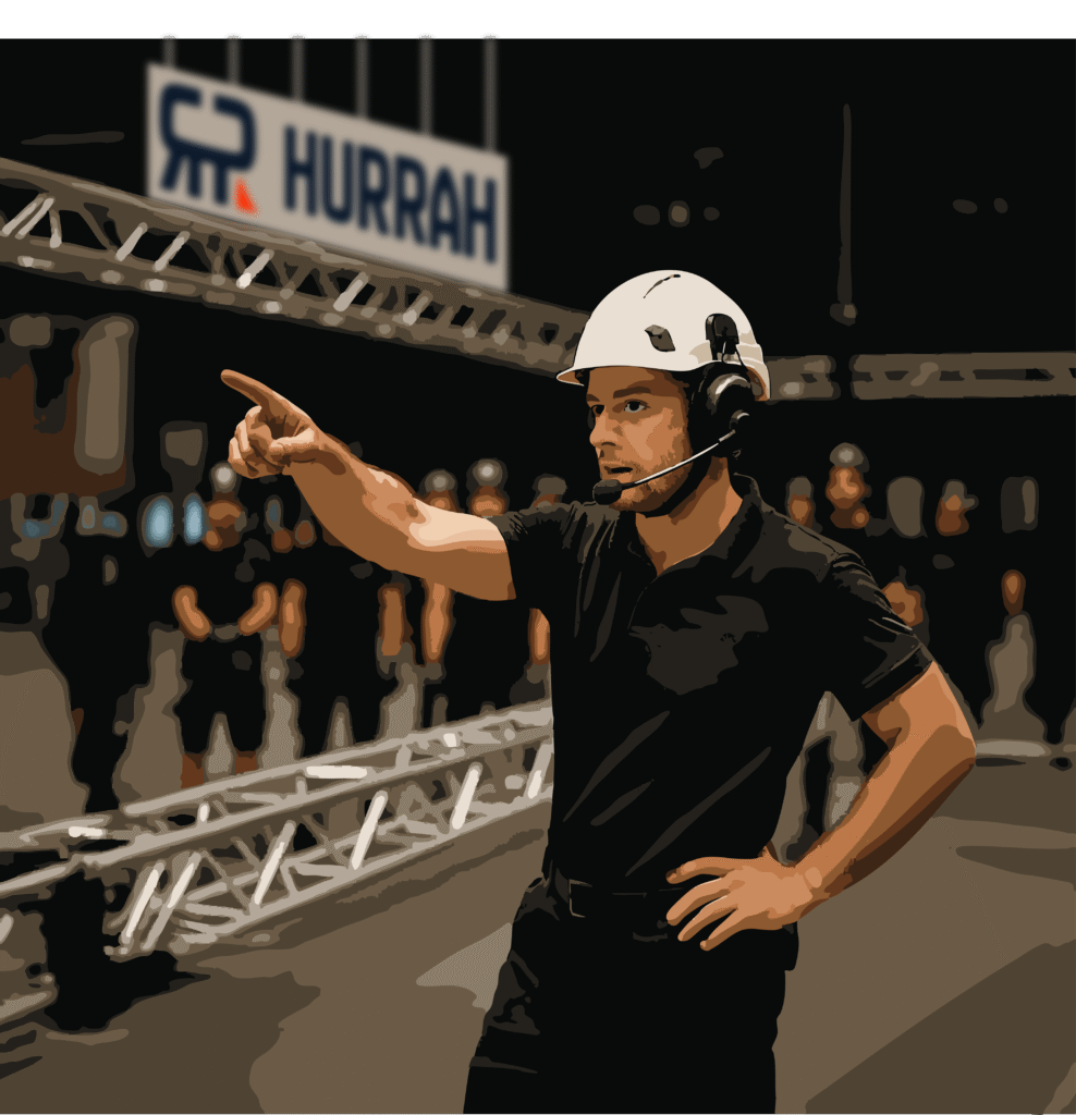 Technicien Hurrah dirigeant une équipe sur un montage d'une structure gonflable signalétique